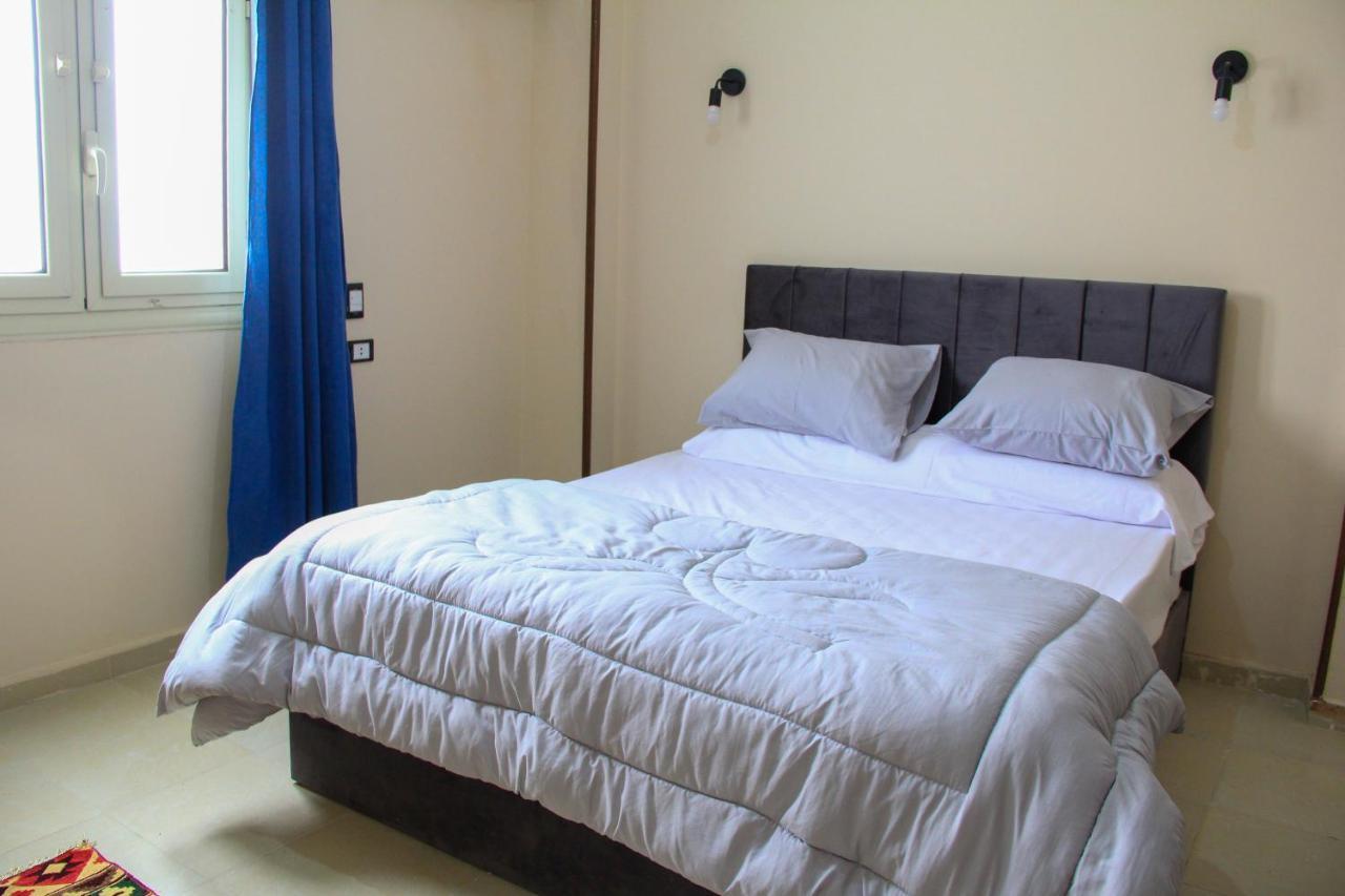 Pyramids Road Guest House Cozy Rooms And Rooftop Breakfast With The Pyramids View Nazlet el-Sîsi Εξωτερικό φωτογραφία