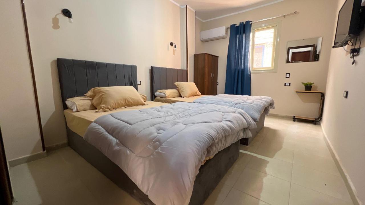 Pyramids Road Guest House Cozy Rooms And Rooftop Breakfast With The Pyramids View Nazlet el-Sîsi Εξωτερικό φωτογραφία