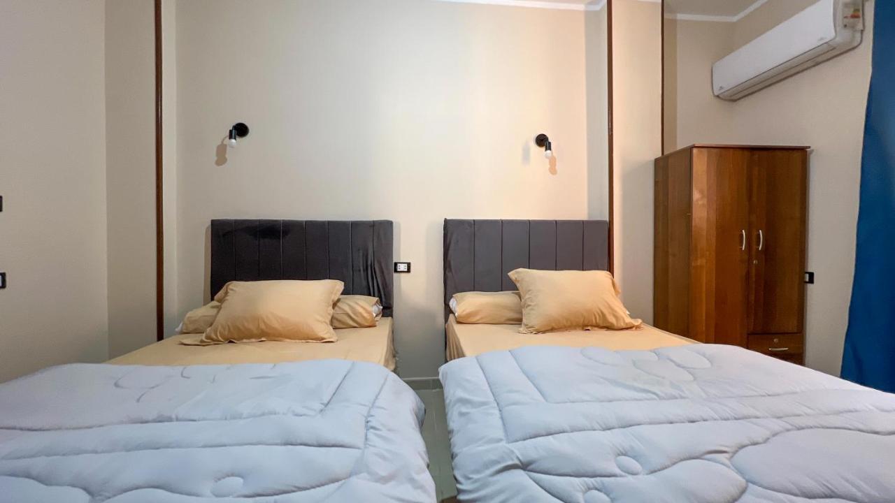 Pyramids Road Guest House Cozy Rooms And Rooftop Breakfast With The Pyramids View Nazlet el-Sîsi Εξωτερικό φωτογραφία