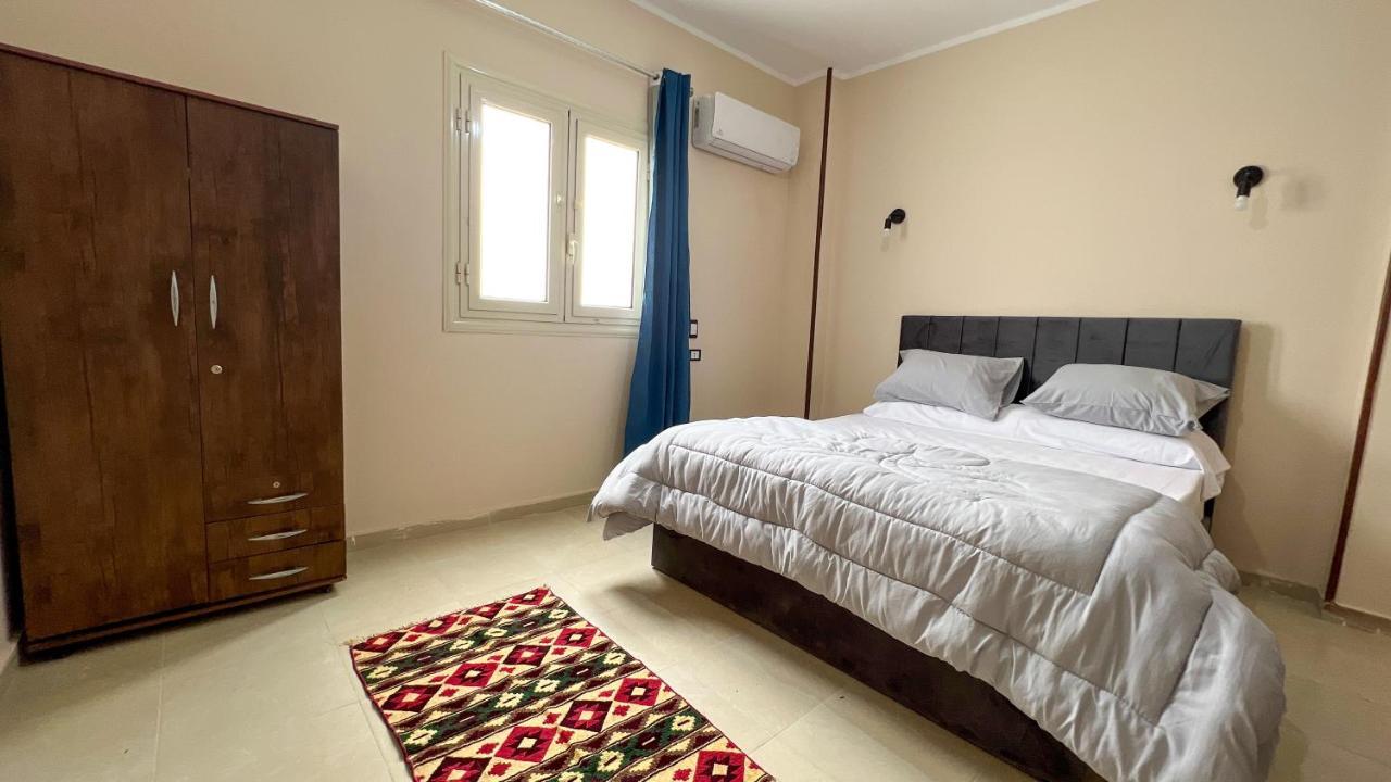 Pyramids Road Guest House Cozy Rooms And Rooftop Breakfast With The Pyramids View Nazlet el-Sîsi Εξωτερικό φωτογραφία