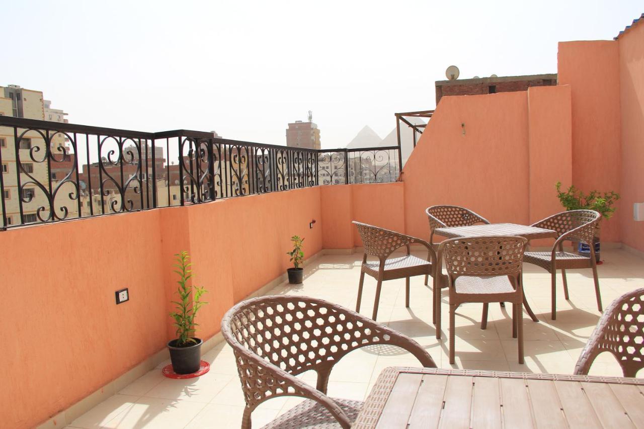 Pyramids Road Guest House Cozy Rooms And Rooftop Breakfast With The Pyramids View Nazlet el-Sîsi Εξωτερικό φωτογραφία