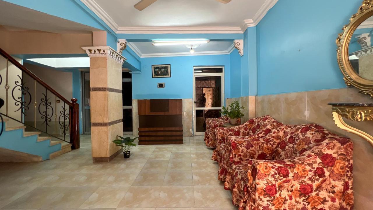 Pyramids Road Guest House Cozy Rooms And Rooftop Breakfast With The Pyramids View Nazlet el-Sîsi Εξωτερικό φωτογραφία