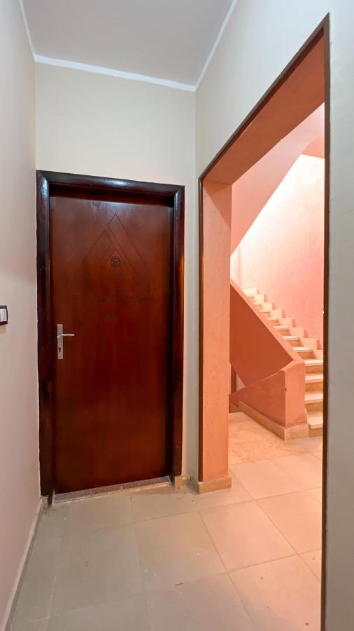 Pyramids Road Guest House Cozy Rooms And Rooftop Breakfast With The Pyramids View Nazlet el-Sîsi Εξωτερικό φωτογραφία