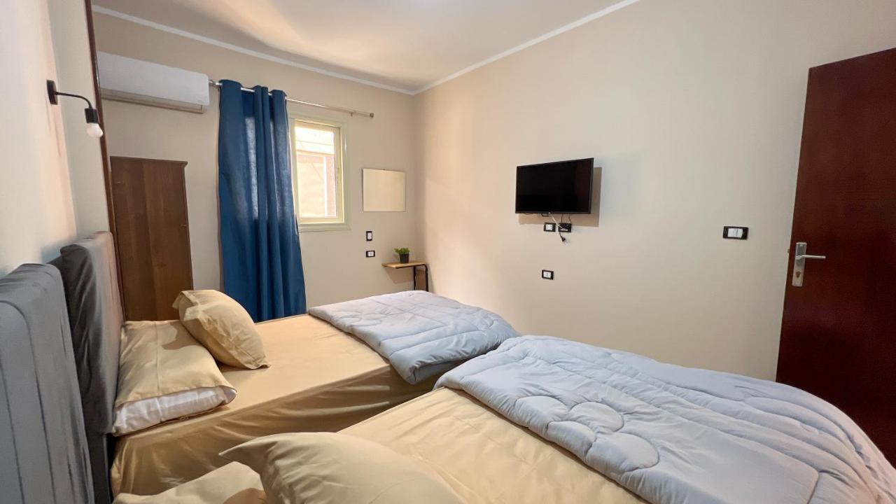 Pyramids Road Guest House Cozy Rooms And Rooftop Breakfast With The Pyramids View Nazlet el-Sîsi Εξωτερικό φωτογραφία