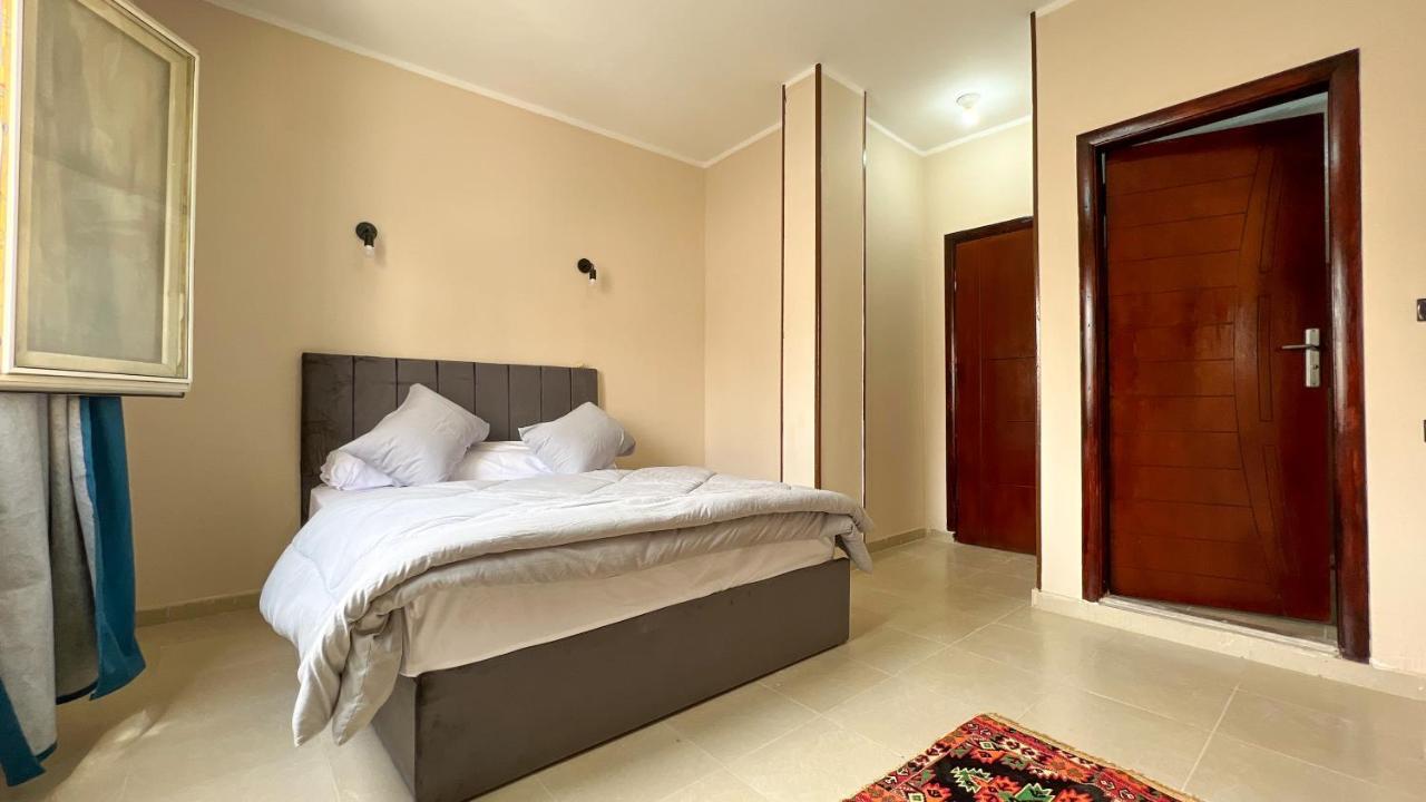 Pyramids Road Guest House Cozy Rooms And Rooftop Breakfast With The Pyramids View Nazlet el-Sîsi Εξωτερικό φωτογραφία