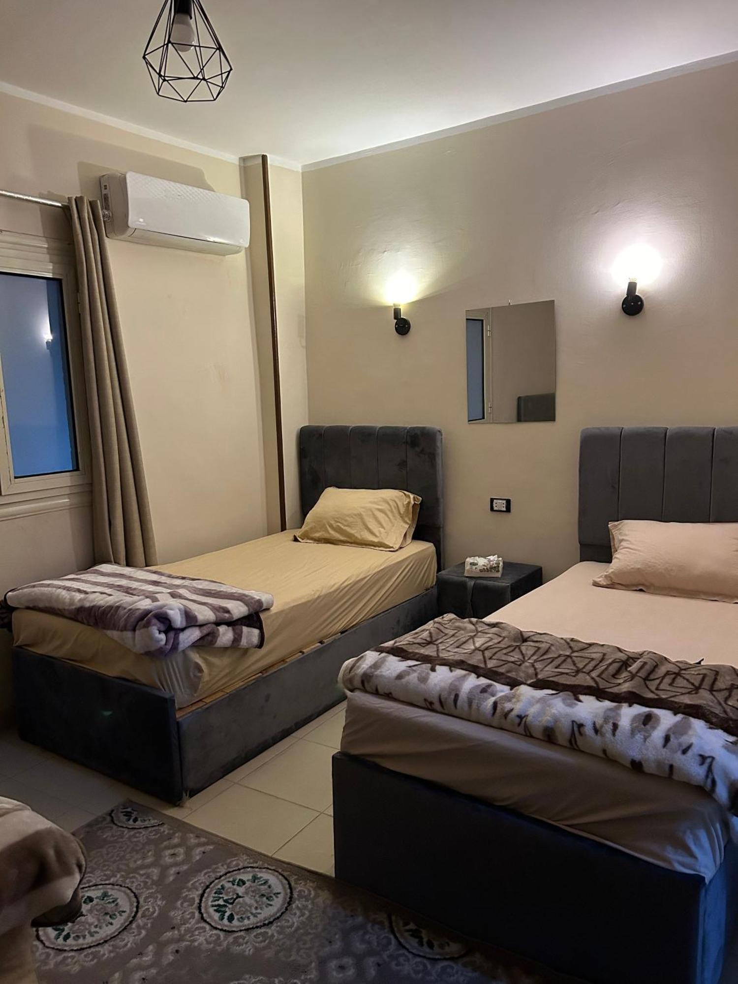Pyramids Road Guest House Cozy Rooms And Rooftop Breakfast With The Pyramids View Nazlet el-Sîsi Εξωτερικό φωτογραφία