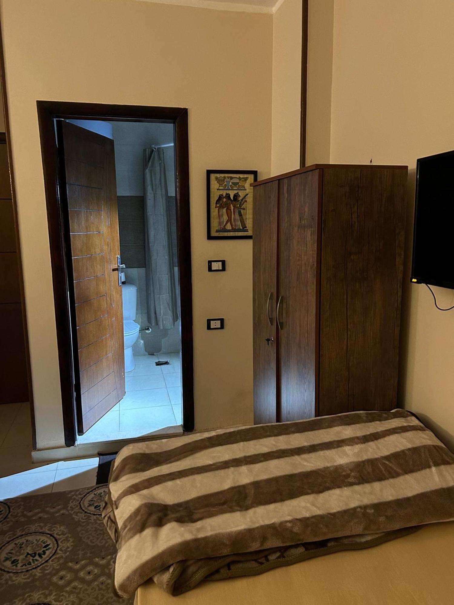 Pyramids Road Guest House Cozy Rooms And Rooftop Breakfast With The Pyramids View Nazlet el-Sîsi Εξωτερικό φωτογραφία