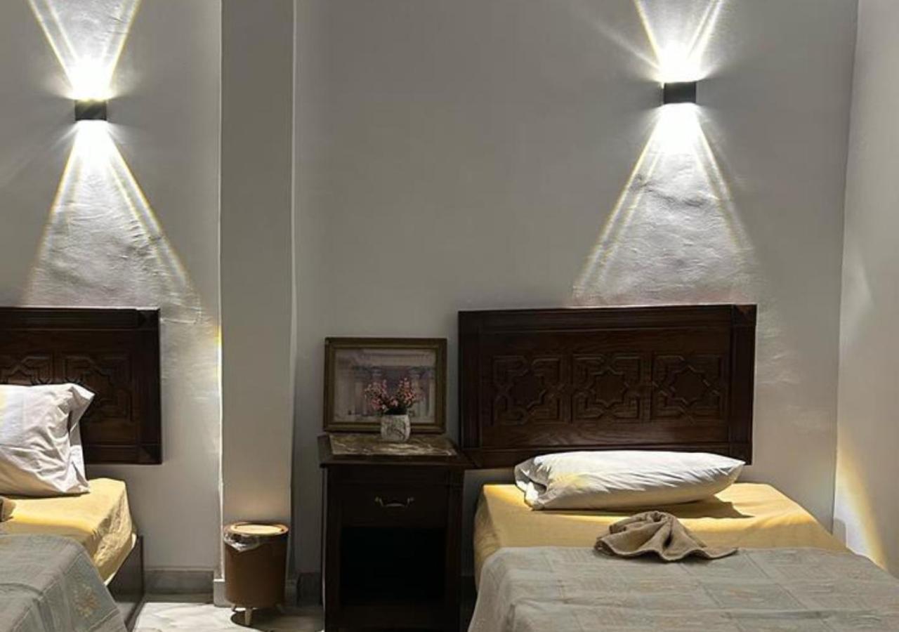 Pyramids Road Guest House Cozy Rooms And Rooftop Breakfast With The Pyramids View Nazlet el-Sîsi Εξωτερικό φωτογραφία
