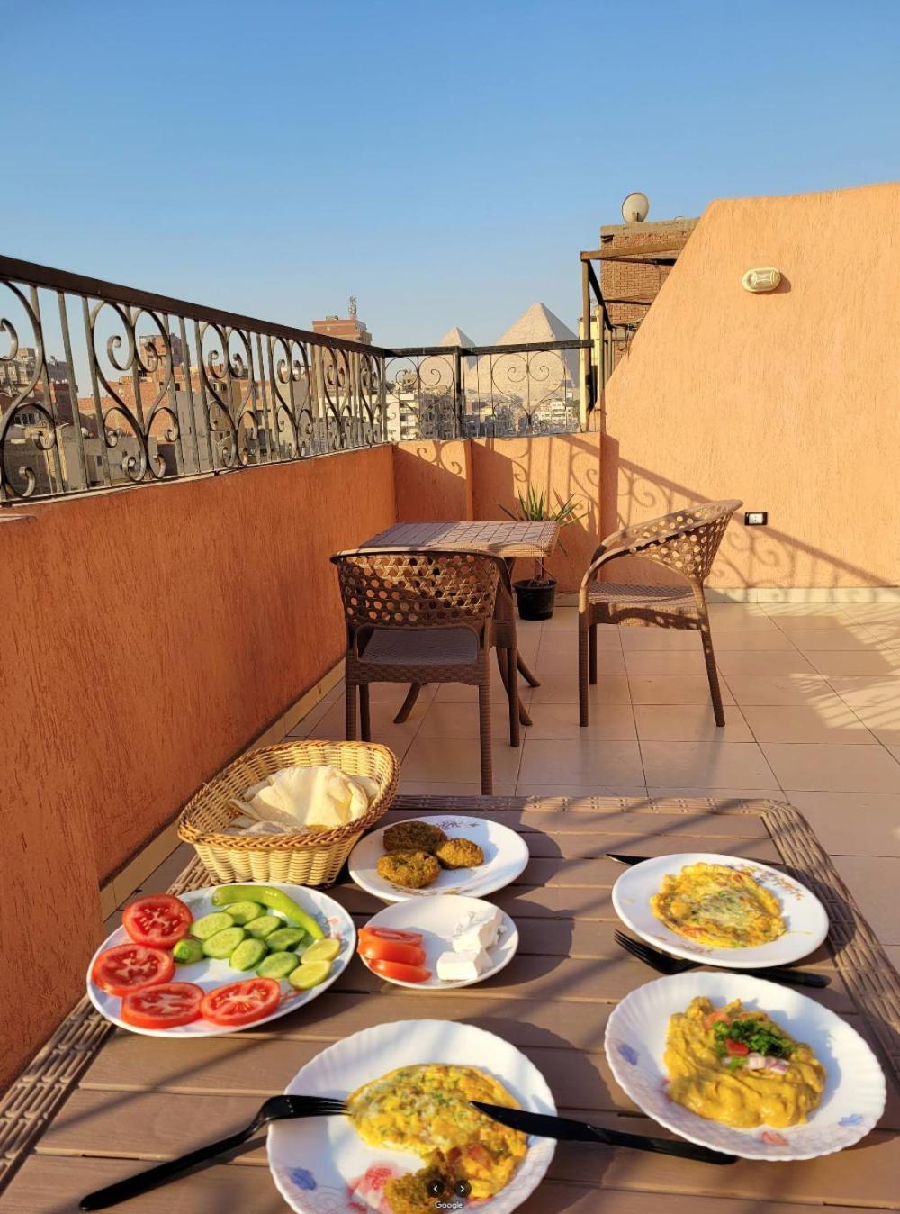 Pyramids Road Guest House Cozy Rooms And Rooftop Breakfast With The Pyramids View Nazlet el-Sîsi Εξωτερικό φωτογραφία